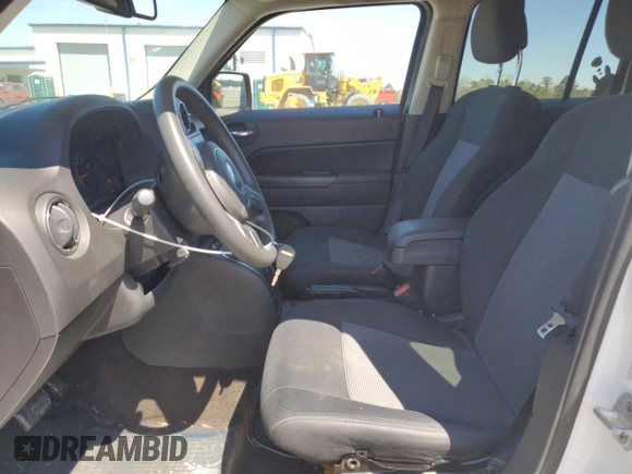 2013 Jeep Patriot Sport z VIN 1C4NJPBB7DD250683, wystawiony jako Copart lot #50520995 z przebiegiem 136 306 mil mil oraz Szkoda całkowita • Salvage title. Historia ofert i sprzedaży dostępna na DreamBid. Obrazek 7.