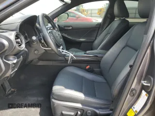 2024 Lexus IS 300 z VIN JTHDA1D20R5129189, wystawiony jako Copart lot #53465435 z przebiegiem 31 959 mil mil oraz Szkody całkowita. Historia ofert i sprzedaży dostępna na DreamBid. Obrazek 7.