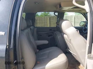 2005 Chevrolet Suburban Z71 with VIN 3GNFK16Z65G214436, listed as a IAAI auction lot 42104821 with 230,386 mi miles. Bid and sale history available at carsss.com. Image 8.