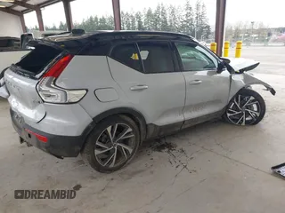 2022 Volvo XC40 R-Design z VIN YV4162UM4N2722947, wystawiony jako IAAI lot #41906690 z przebiegiem 43 077 mil mil oraz . Historia ofert i sprzedaży dostępna na DreamBid. Obrazek 4.