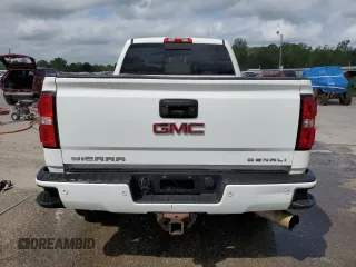 2016 GMC Sierra 2500HD Denali z VIN 1GT12UE84GF272949, wystawiony jako Copart lot #50641015 z przebiegiem 270 501 mil mil oraz Szkoda całkowita • Salvage title. Historia ofert i sprzedaży dostępna na DreamBid. Obrazek 6.