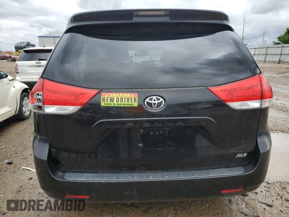 2012 Toyota Sienna XLE AAS z VIN 5TDYK3DC7CS263011, wystawiony jako Copart lot #58335465 z przebiegiem 229 319 mil mil oraz Czysty tytuł • Clean title. Historia ofert i sprzedaży dostępna na DreamBid. Obrazek 6.