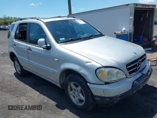 1999 Mercedes-Benz M 320/430/500 z VIN 4JGAB72E5XA075910, wystawiony jako IAAI lot #42201291 z przebiegiem 180 194 mil mil oraz . Historia ofert i sprzedaży dostępna na DreamBid. Obrazek 1.