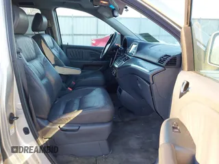 2006 Honda Odyssey Touring z VIN 5FNRL38856B098897, wystawiony jako IAAI lot #41251740 z przebiegiem 258 408 mil mil oraz . Historia ofert i sprzedaży dostępna na DreamBid. Obrazek 5.