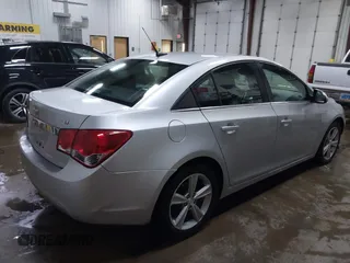 2014 Chevrolet Cruze 2LT z VIN 1G1PE5SB4E7393620, wystawiony jako IAAI lot #42056437 z przebiegiem 173 687 mil mil oraz . Historia ofert i sprzedaży dostępna na DreamBid. Obrazek 4.