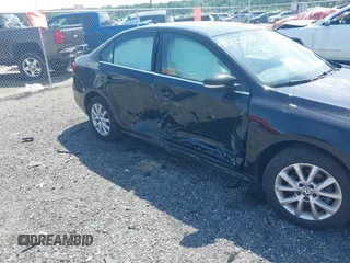 2014 Volkswagen Jetta SE with VIN 3VWD17AJ4EM429576, listed as a IAAI auction lot 42542604 with 142,313 mi miles and . Bid and sale history available at DreamBid. Image 6.