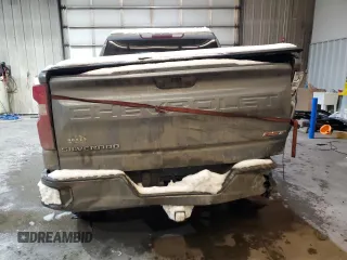 2019 Chevrolet Silverado 1500 RST with VIN 1GCUYEED7KZ160331, listed as a Copart auction lot 43690615 with 125,879 mi miles and Salvage Title. Bid and sale history available at DreamBid. Image 6.