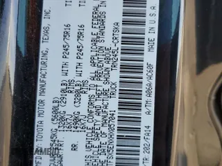 2017 Toyota Tacoma SR z VIN 5TFSX5ENXHX057041, wystawiony jako Copart lot #56187245 z przebiegiem 97 281 mil mil oraz Szkoda całkowita • Salvage title. Historia ofert i sprzedaży dostępna na DreamBid. Obrazek 12.