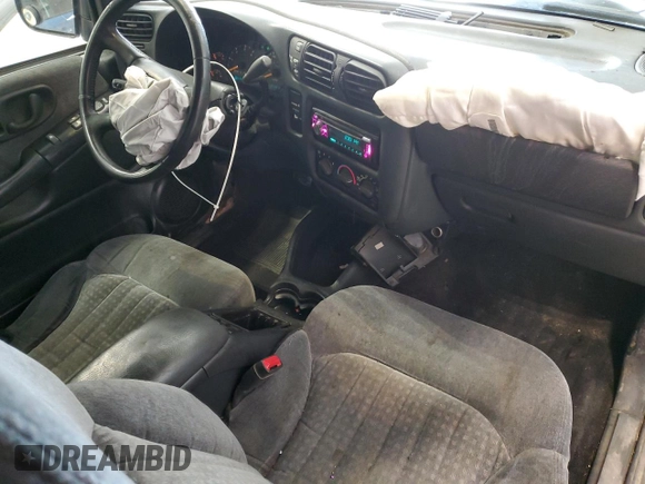 2001 Chevrolet S-10 LS with VIN 1GCCT19W418122235, listed as a Copart auction lot 50587305 with 212,072 mi miles and Non Repairable. Bid and sale history available at carsss.com. Image 8.
