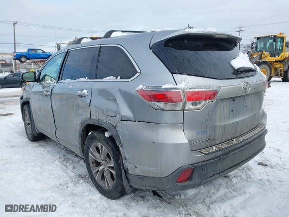 2015 Toyota Highlander LE with VIN 5TDBKRFH7FS153176, listed as a IAAI auction lot 41356261 with 119,502 mi miles. Bid and sale history available at carsss.com. Image 3.