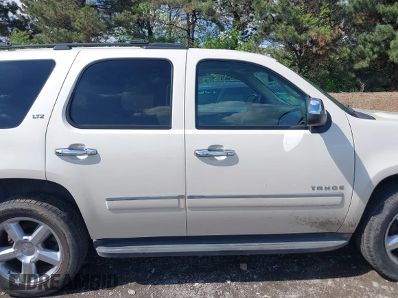 2013 Chevrolet Tahoe LTZ with VIN 1GNSKCE07DR326996, listed as a IAAI auction lot 42203073 with 147,067 mi miles and . Bid and sale history available at DreamBid. Image 13.
