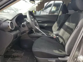 2024 Nissan Kicks SV z VIN 3N1CP5CV2RL486939, wystawiony jako Copart lot #50203245 z przebiegiem 23 608 mil mil oraz Nie do naprawy • Non repairable. Historia ofert i sprzedaży dostępna na DreamBid. Obrazek 7.