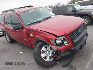 2007 Ford Explorer XLT z VIN 1FMEU63E67UA49738, wystawiony jako IAAI lot #42401780 z przebiegiem 75 927 mil mil oraz . Historia ofert i sprzedaży dostępna na DreamBid. Obrazek 1.