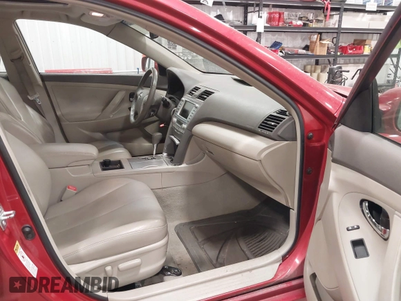 2007 Toyota Camry z VIN 4T1BB46K97U002556, wystawiony jako IAAI lot #42191026 z przebiegiem 255 391 mil mil oraz . Historia ofert i sprzedaży dostępna na DreamBid. Obrazek 5.