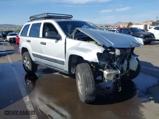 2005 Jeep Grand Cherokee Laredo with VIN 1J4HR48N45C628711, listed as a IAAI auction lot 42004501 with 147,047 mi miles. Bid and sale history available at carsss.com. Image 1.
