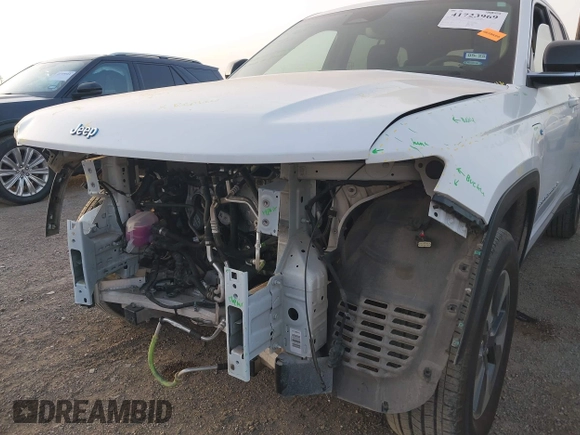 2022 Jeep Grand Cherokee with VIN 1C4RJYB63N8762798, listed as a IAAI auction lot 41723969 with 23,853 mi miles and . Bid and sale history available at DreamBid. Image 6.