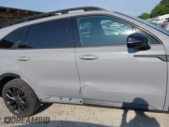 2022 Kia Sorento SX z VIN 5XYRKDLF8NG107713, wystawiony jako IAAI lot #42286802 z przebiegiem 53 718 mil mil oraz . Historia ofert i sprzedaży dostępna na DreamBid. Obrazek 13.