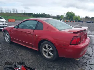 2001 Ford Mustang Standard z VIN 1FAFP40451F185277, wystawiony jako IAAI lot #42186086 z przebiegiem 170 430 mil mil oraz . Historia ofert i sprzedaży dostępna na DreamBid. Obrazek 3.