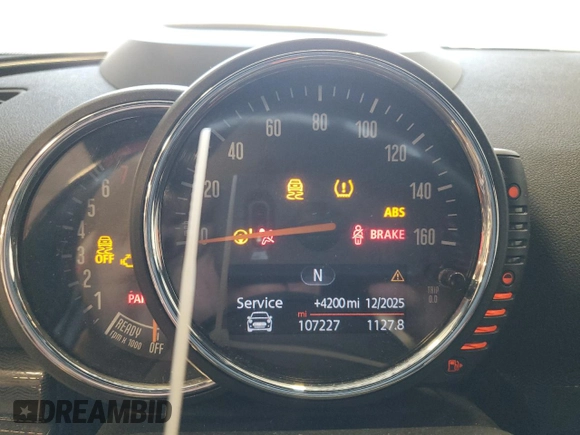 2016 MINI Clubman z VIN WMWLN5C53G2B35247, wystawiony jako Copart lot #56463705 z przebiegiem 107 227 mil mil oraz Nie do naprawy. Historia ofert i sprzedaży dostępna na DreamBid. Obrazek 9.