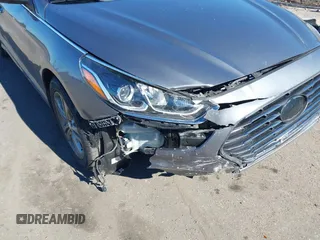 2018 Hyundai Sonata Limited with VIN 5NPE34AF3JH650520, listed as a IAAI auction lot 41292572 with 110,031 mi miles. Bid and sale history available at carsss.com. Image 6.