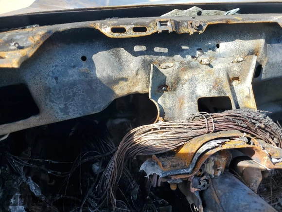 1983 GMC Caballero z VIN 1GTCW80A8DR500010, wystawiony jako Copart lot #50560724 z przebiegiem Nie podano mil oraz Nie do naprawy • Non repairable. Historia ofert i sprzedaży dostępna na DreamBid. Obrazek 9.