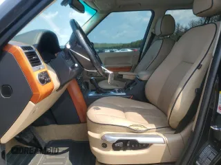 2008 Land Rover Range Rover HSE z VIN SALME15428A295363, wystawiony jako Copart lot #59845715 z przebiegiem 157 499 mil mil oraz Czysty tytuł • Clean title. Historia ofert i sprzedaży dostępna na DreamBid. Obrazek 7.