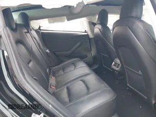 2019 Tesla Model 3 Mid Range z VIN 5YJ3E1EA1KF426824, wystawiony jako IAAI lot #41787234 z przebiegiem 69 879 mil mil oraz . Historia ofert i sprzedaży dostępna na DreamBid. Obrazek 8.