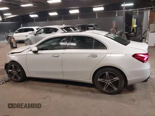 2019 Mercedes-Benz A 220 z VIN WDD3G4FB7KW022043, wystawiony jako IAAI lot #42018688 z przebiegiem 55 403 mil mil oraz . Historia ofert i sprzedaży dostępna na DreamBid. Obrazek 15.