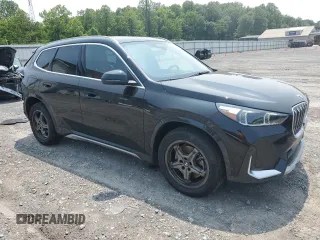 2025 BMW X1 xDrive28i z VIN WBX73EF09S5061608, wystawiony jako Copart lot #58814995 z przebiegiem 6 612 mil mil oraz Szkoda całkowita • Salvage title. Historia ofert i sprzedaży dostępna na DreamBid. Obrazek 4.