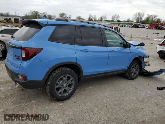 2025 Honda Passport TrailSport z VIN 5FNYF8H69SB001998, wystawiony jako Copart lot #51595415 z przebiegiem 3 336 mil mil oraz Szkoda całkowita • Salvage title. Historia ofert i sprzedaży dostępna na DreamBid. Obrazek 3.