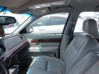 2003 Mercury Grand Marquis LS Premium z VIN 2MEFM75W63X623647, wystawiony jako IAAI lot #42236920 z przebiegiem 162 354 mil mil oraz . Historia ofert i sprzedaży dostępna na DreamBid. Obrazek 5.