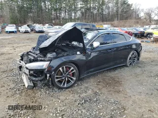 2024 Audi S5 Sportback Premium Plus z VIN WAUC4CF5XRA005572, wystawiony jako Copart lot #50304705 z przebiegiem Nie podano mil oraz Tytuł czysty. Historia ofert i sprzedaży dostępna na DreamBid. Obrazek 1.