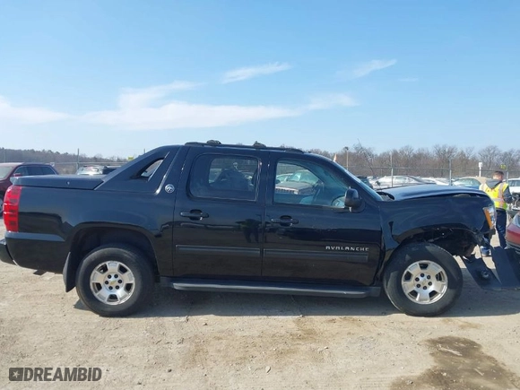 2013 Chevrolet Avalanche LT with VIN 3GNTKFE70DG327944, listed as a IAAI auction lot 41796377 with 120,922 mi miles. Bid and sale history available at carsss.com. Image 12.