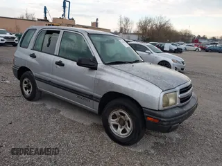 2001 Chevrolet Tracker z VIN 2CNBE13CX16947671, wystawiony jako IAAI lot #41894060 z przebiegiem 140 752 mil mil oraz . Historia ofert i sprzedaży dostępna na DreamBid. Obrazek 1.