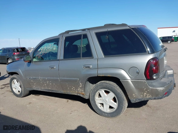 2002 Chevrolet TrailBlazer LS with VIN 1GNDT13S122439749, listed as a IAAI auction lot 41818185 with 165,588 mi miles. Bid and sale history available at carsss.com. Image 15.