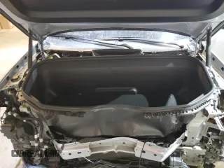 2024 Rivian R1T Adventure z VIN 7FCTGCAA0RN030370, wystawiony jako Copart lot #87251784 z przebiegiem 11 549 mil mil oraz Szkody całkowita. Historia ofert i sprzedaży dostępna na DreamBid. Obrazek 11.