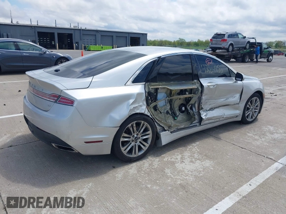2015 Lincoln MKZ z VIN 3LN6L2GK5FR622117, wystawiony jako IAAI lot #42164455 z przebiegiem 167 156 mil mil oraz . Historia ofert i sprzedaży dostępna na DreamBid. Obrazek 4.