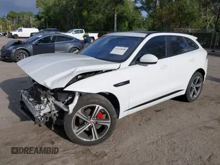 2020 Jaguar F-Pace 25t R-Sport z VIN SADCL2FX9LA628825, wystawiony jako IAAI lot #42124898 z przebiegiem 65 458 mil mil oraz . Historia ofert i sprzedaży dostępna na DreamBid. Obrazek 2.