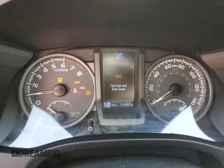 2017 Toyota Tacoma SR5 z VIN 3TMDZ5BN6HM017990, wystawiony jako Copart lot #57982205 z przebiegiem 51 890 mil mil oraz Szkoda całkowita • Salvage title. Historia ofert i sprzedaży dostępna na DreamBid. Obrazek 9.