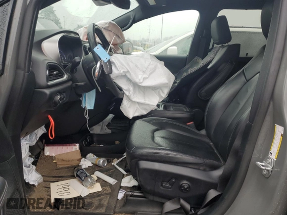 2020 Chrysler Pacifica Launch Edition with VIN 2C4RC3BG5LR274055, listed as a Copart auction lot 59786895 with 30,475 mi miles and Salvage title. Bid and sale history available at DreamBid. Image 7.