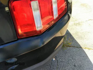 2012 Ford Mustang V6 z VIN 1ZVBP8EM2C5273329, wystawiony jako IAAI lot #42357858 z przebiegiem 168 728 mil mil oraz . Historia ofert i sprzedaży dostępna na DreamBid. Obrazek 6.