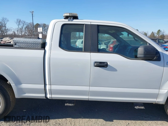 2017 Ford F-150 XL z VIN 1FTEX1E86HFA80659, wystawiony jako IAAI lot #41657909 z przebiegiem 158 726 mil mil oraz . Historia ofert i sprzedaży dostępna na DreamBid. Obrazek 14.