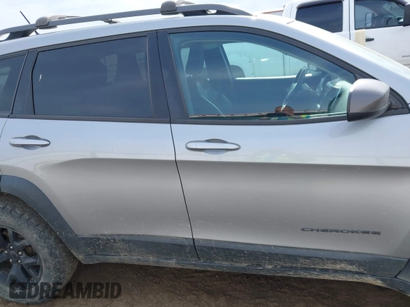 2015 Jeep Cherokee Trailhawk with VIN 1C4PJMBS0FW522182, listed as a IAAI auction lot 42544508 with 74,910 mi miles and . Bid and sale history available at DreamBid. Image 13.