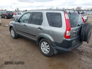 2005 Honda CR-V EX with VIN JHLRD78855C060637, listed as a IAAI auction lot 42079014 with 170,060 mi miles. Bid and sale history available at carsss.com. Image 3.