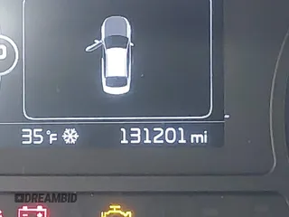 2017 Kia Optima LX z VIN 5XXGT4L38HG139029, wystawiony jako IAAI lot #41170780 z przebiegiem 131 201 mil mil oraz . Historia ofert i sprzedaży dostępna na DreamBid. Obrazek 15.