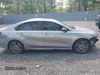 2022 Kia Forte GT-Line z VIN 3KPF54AD0NE490720, wystawiony jako IAAI lot #42168294 z przebiegiem 25 875 mil mil oraz . Historia ofert i sprzedaży dostępna na DreamBid. Obrazek 13.