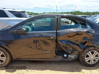2014 Chevrolet Sonic LT с VIN 1G1JC5SH3E4139348, выставлен на аукционе IAAI как лот 42336984 с пробегом Не указан миль и . История ставок и продаж доступна на DreamBid. Изображение 14.