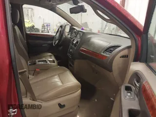 2015 Chrysler Town & Country Touring L with VIN 2C4RC1CG8FR525304, listed as a IAAI auction lot 41829438 with 125,587 mi miles and . Bid and sale history available at DreamBid. Image 5.
