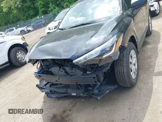 2023 Toyota Corolla Cross L z VIN 7MUAAABG8PV056556, wystawiony jako IAAI lot #42212865 z przebiegiem 13 948 mil mil oraz . Historia ofert i sprzedaży dostępna na DreamBid. Obrazek 6.