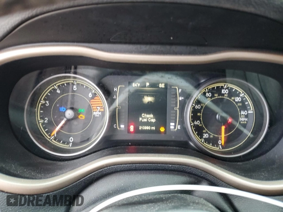 2016 Jeep Cherokee Altitude z VIN 1C4PJLCB5GW342237, wystawiony jako Copart lot #55676175 z przebiegiem 210 990 mil mil oraz Szkoda całkowita • Salvage title. Historia ofert i sprzedaży dostępna na DreamBid. Obrazek 9.